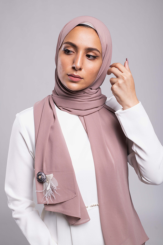 Diva In EMMA Scarf A hijabi model in EMMA Scarf Diva In mauve , with a Satin purple flower embellished on mauve chiffon