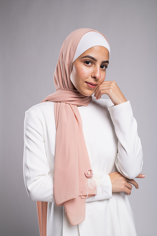 Diva In Blush EMMA Scarf Dazzle in Blush The satin flower is surrounded by organza leafs and feathers on a blush chiffon