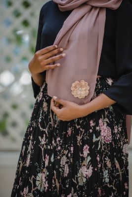 Dazzle in Mauve EMMA Scarf with a sequential flower