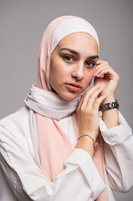 EMMA Hijab Peach n Vanilla in the colors of : Coral, Light Grey and off white