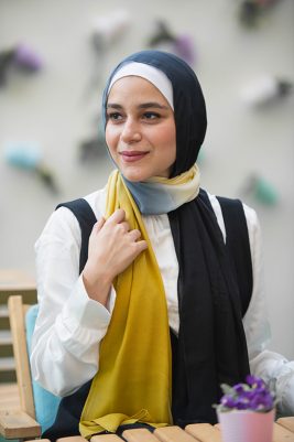Hijabi Model in EMMA Scarf Masala Nights
