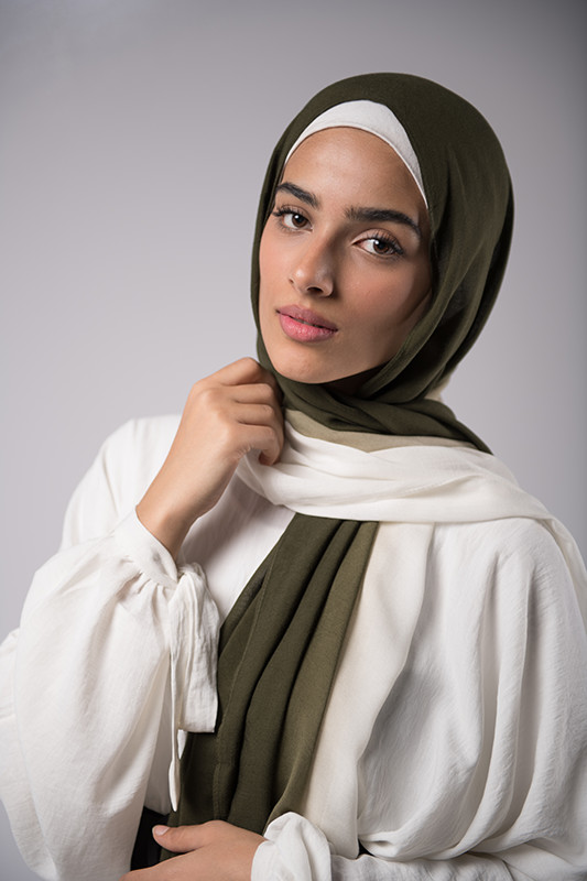 Hijab color for a medium skin tone 