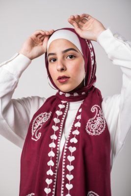 hijabi model in EMMA Scarf Love me burgundy