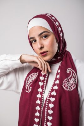 EMMA Scarf Love me burgundy with hearts embroidered on the borders. Colors: burgundy, white